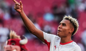 Arsenal nhắm Nusa nhờ sự trợ giúp từ Odegaard