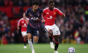 Carrick cập nhật tình hình của Mainoo và Luke Shaw trước Atletico