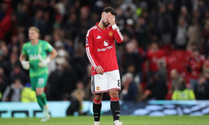 Rooney cảnh báo Carrick về bài toán Bruno Fernandes của MU