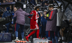 Bayern Munich sảy chân, Harry Kane lên tiếng nhắc nhở Olise