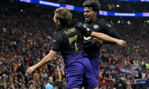 Lamine Yamal phá kỷ lục Champions League của Mbappe