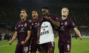 Tottenham nên quên Solanke để chiêu mộ Aghehowa vào tháng Giêng