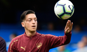 Ngày này năm xưa: Mesut Ozil thiên tài chuyền bóng làm say đắm túc cầu giáo