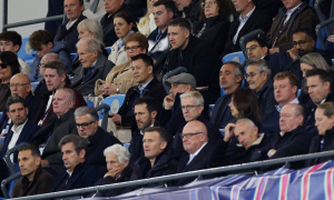 Pep Guardiola chết lặng nhìn PSG vùi dập Man City