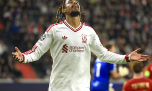 Van Dijk chỉ ra ý nghĩa của cú hat-trick với Barcola