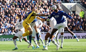 Martinez chấn thương xương hàm sau cú va chạm mạnh