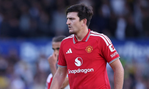 Carragher khen Maguire xuất sắc giúp MU không sụp đổ