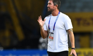 HLV Kewell dùng bóng dài giúp Hà Nội FC hạ CAHN