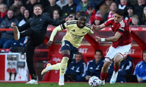 Huyền thoại Arsenal lo lắng tương lai Eze mờ mịt