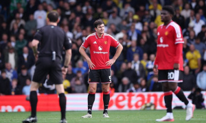 Vắng Martinez, MU dùng sao trẻ cùng Maguire đấu Como
