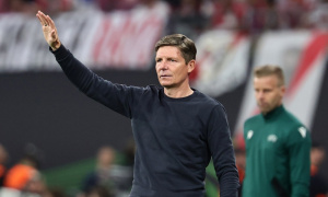 Oliver Glasner khen 2 cầu thủ Arsenal đẳng cấp thế giới