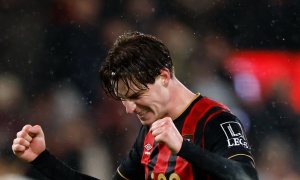 Romano tiết lộ Bournemouth đòi 100 triệu, Liverpool dẫn đầu vụ Alex Scott