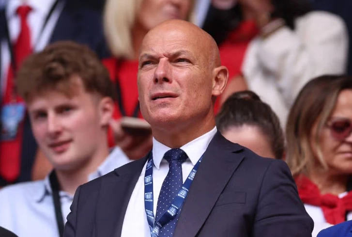 Howard Webb 2 lần xin lỗi Man Utd vì sai sót VAR