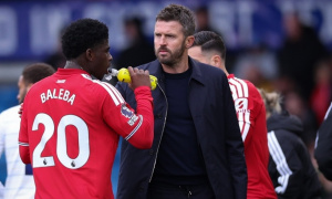 Nhà báo tiết lộ lý do Carrick chưa bị Man Utd sa thải