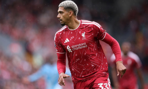 Araujo tỏa sáng nhưng chưa vội chốt tương lai ở Liverpool