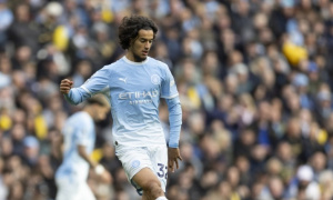 Ferdinand thất vọng khi MU để mất Bouaddi vào tay Man City
