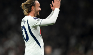 Jamie Carragher ca ngợi đôi chân ma thuật của Maddison