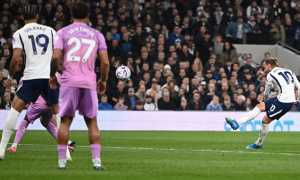 Khoảnh khắc kỳ diệu sau 18 tháng chờ đợi của sao Tottenham