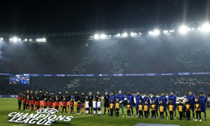 Barcelona khiếu nại PSG lên UEFA vì biểu ngữ bạo lực