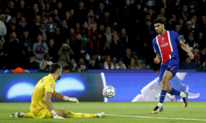 Nhận 4 bàn thua trước PSG, Flick vẫn khen Garcia xuất sắc