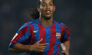 Vũ điệu của Ronaldinho làm chao đảo Santiago Bernabeu