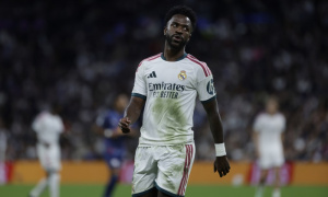 Huyền thoại Valencia nói Mourinho tốn công vô ích với Vinicius