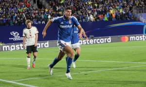 Fan MU đồng loạt chỉ trích Carrick vì mạo hiểm với De Ligt