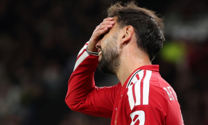 Bruno Fernandes bị trộm đột kích giữa tâm bão chỉ trích
