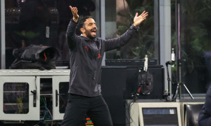 Fan Bournemouth hát chế nhạo Amorim sau trận thắng Milan
