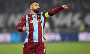 Salah tỏa sáng, Trabzonspor hạ Hearts 2-0