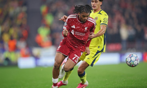 CĐV Liverpool yêu cầu Iraola cho Ngumoha ngồi dự bị