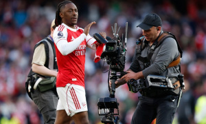 Tỏa sáng ở C1, Eze quyết tâm bám trụ lại Arsenal
