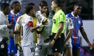 Neymar nhận thẻ đỏ vì che miệng, Santos mất điểm trên sân nhà
