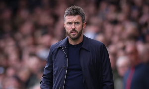 Trước nguy cơ sa thải, Carrick tiết lộ liên hệ với Sir Alex