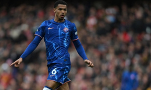 Colwill bị CĐV Chelsea la ó dữ dội sau trận thua Tottenham