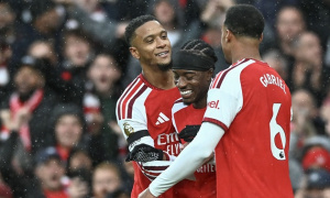 Man City hụt bước, Arsenal sẵn sàng soán ngôi đầu