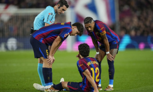 Va chạm với Tchouameni, Xavi Espart rời sân sớm ở trận El Clasico