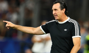 Ví Emery như Sir Alex, Carragher giục MU chiêu mộ thay Carrick