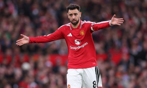 Mâu thuẫn với Carrick, Bruno Fernandes đối mặt nguy cơ bị bán