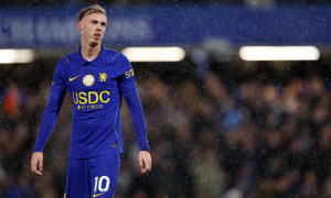 Alonso nhắc nhở Cole Palmer sau tấm thẻ đỏ