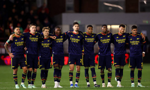 Gục ngã trên chấm 11m, Arsenal cay đắng rời EFL Cup