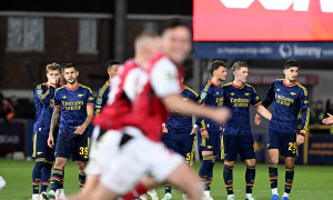 Arsenal đã bị Fleetwood Town quật ngã như thế nào?