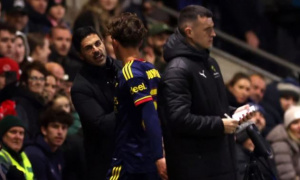 Paul Merson chỉ trích Arteta vì trút giận lên Max Dowman