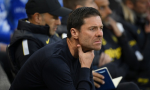 Xabi Alonso giải thích lý do Estevao dự bị trước Liverpool