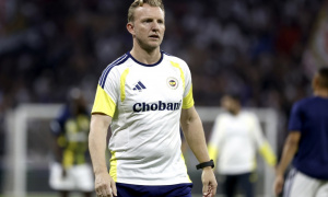 Dirk Kuyt bất ngờ được bổ nhiệm làm HLV tạm quyền Fenerbahce