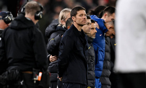 Liverpool phơi bày tử huyệt chiến thuật của Alonso
