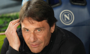 Antonio Conte mang lệnh cấm giường chiếu tới Man Utd