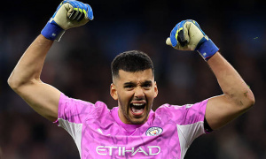 Rulli hé lộ lời hứa cản 2 quả 11m giúp Man City đi tiếp