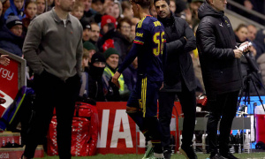 Arteta bị chỉ trích vì thái độ hung hăng với Max Dowman
