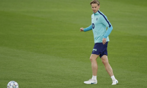 Glen Johnson thúc giục Chelsea mua De Jong thay vì Alex Scott